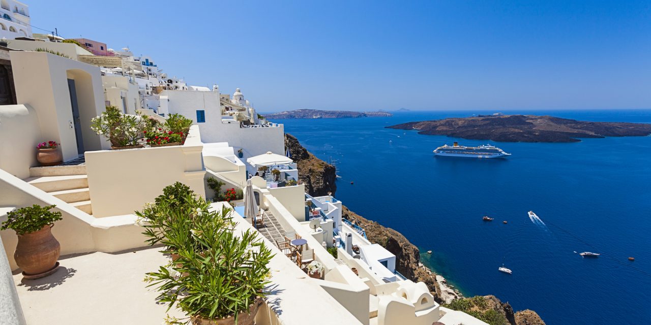 Discovering the Beauty of Fyra in Santorini