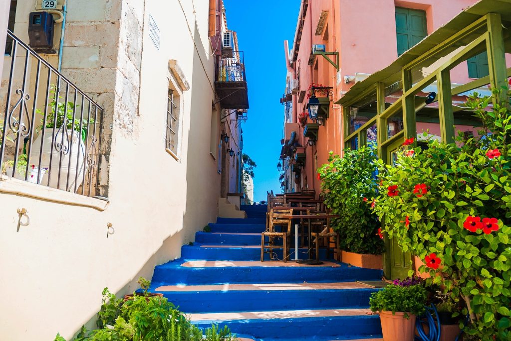 An alley in the old town of Rethymno. Image by Jarek from Pixabay
