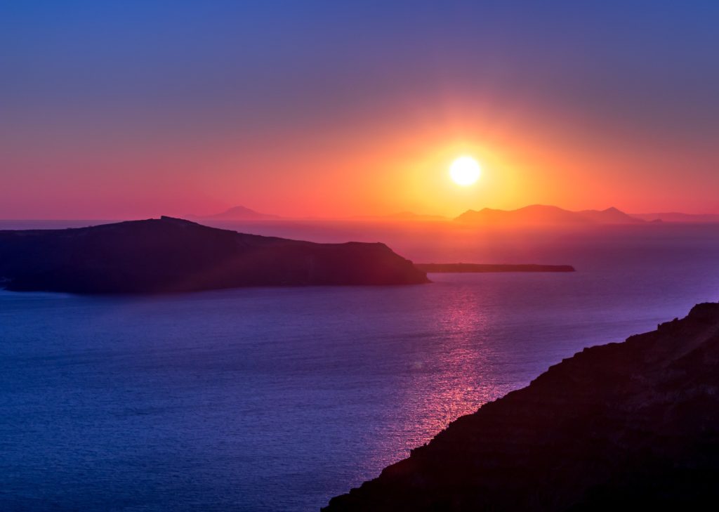 Oia's mesmerising sunset Image by Andrzej from Pixabay